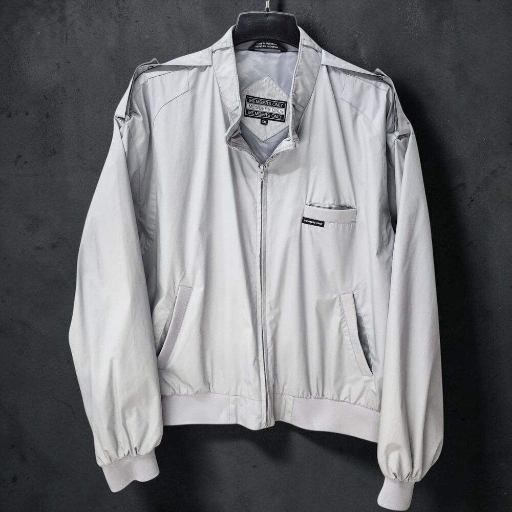 Members Only Iconic Racer Jacket Mens XXL Gray Epaulets 80s Pop-Culture Y2K Dad
